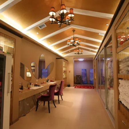 Oriental Hawaii Hotel (Heihe Central Pedestrian Street Shop)