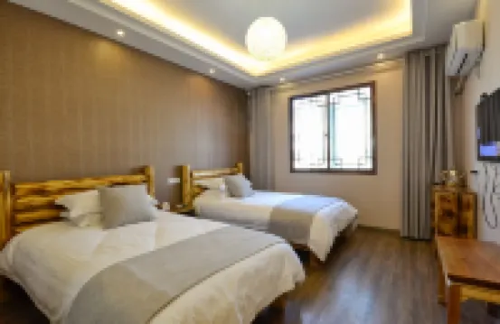 Guyan Huaxiang Xiangzhang Chinese Inn โรงแรมใกล้ทุ่งจีหวาน