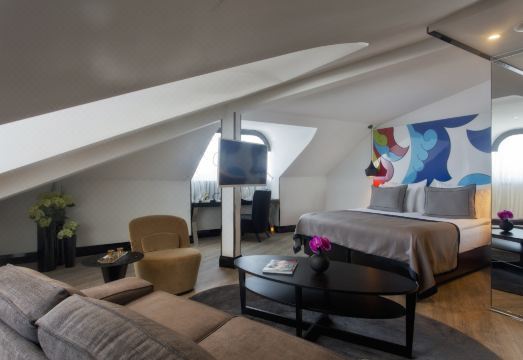 수라 호텔 수영장