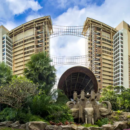 Centara Grand Mirage Beach Resort Pattaya Отели рядом с достопримечательностью «Пляж Наклуа»