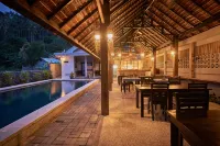 Cocotinos Lembeh a Boutique Dive Lodge - プール