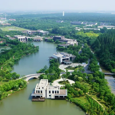 Shanghai Yiqinyuan Resort Hotels near Guangming Flower Expo Town