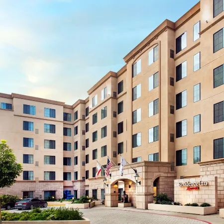 Residence Inn San Diego Del Mar Отели рядом с достопримечательностью «Поле для гольфа Torrey Pines»