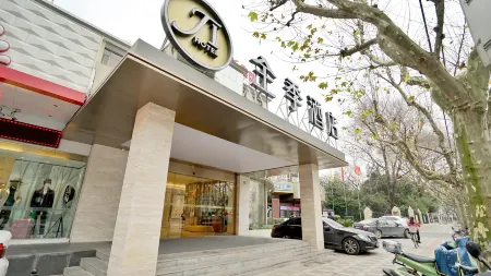 Ji Hotel (Shanghai Xujiahui Tianyaoqiao Road) Отели рядом с достопримечательностью «Longhua Temple»