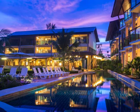 ลันตา ปุระ บีช รีสอร์ท โรงแรมในเกาะลันตา