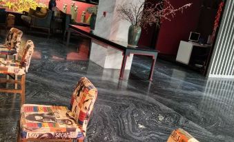 Guangyuan Riverside No.1 Theme Hotel