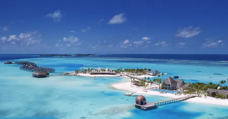 Ozen Life Maadhoo - Luxury All Inclusive Отели рядом с достопримечательностью «Мааду»
