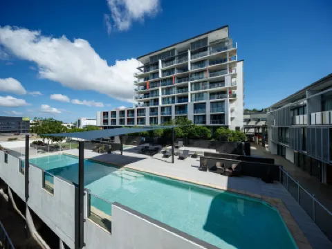 Central Islington Apartments Hotels near Townsville City Council