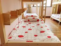 上海Uhome有家青年旅舍 - 粉色草莓八人房(床位)