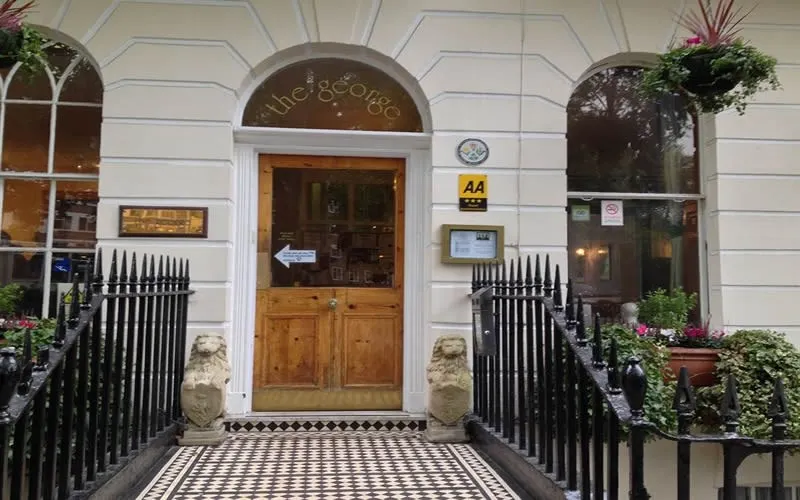 ジョージ ホテル