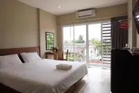 ชมพู นครินทร์ อพาร์ตเมนต์