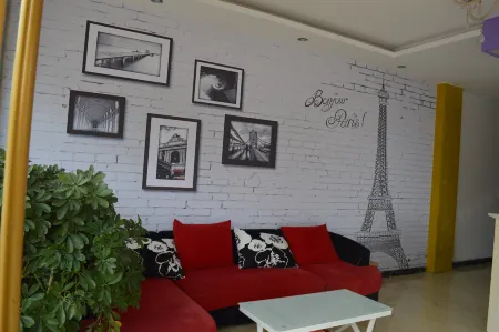 Yishui orange Fashion Hotel Отели рядом с достопримечательностью «Heavenly Kingdom Scenic Area»