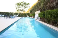 Springfield Lakes Boutique Hotel - Pools