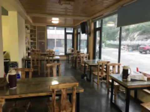 青島楓樹下民宿