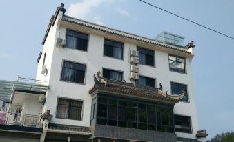 Jixi Baobao Inn