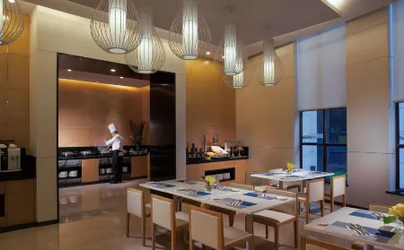 Modena Wuhan Zhuankou Fraser Suites Отели рядом с достопримечательностью «Jiuzhen Forest Park»