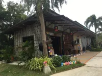 Ing Mae La Resort Hotels near Wat Si Sakorn