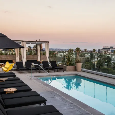Kimpton EVERLY HOTEL by IHG Отели рядом с достопримечательностью «Юниверсал-Сити»