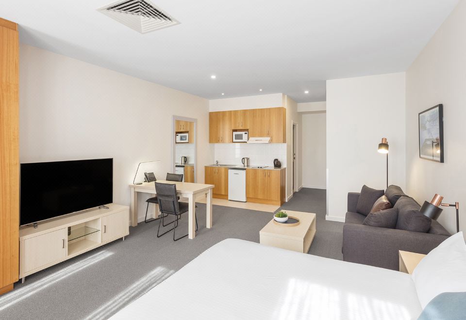 Oaks On Market Hotel Over view