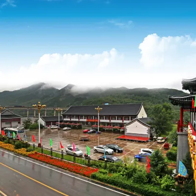 Jinshuiwan Hot Spring Resort Hotels near Sacrifice Site of Martyr Dong Cunrui