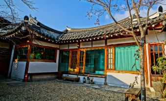 Jiwoodang Annex2 Hanokstay House Jeonju