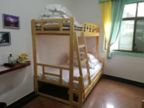 Dian Yue station Hotels in Mengzi