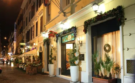 Condotti Boutique Hotel Отели рядом с достопримечательностью «Casanatense Library»