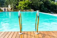 Yichang Three Gorges International RV Camp - Rooftop Pools