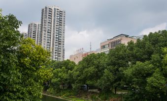 Hi Inn Hotel (Kunshan Hongji Plaza Shunfan North Road Subway Station)
