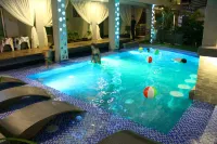 Eloisa Royal Suites - Pool