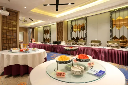 Yijin Meiyi Hotel (Yichang Binjiang Park CBD Shopping Center) Отели рядом с достопримечательностью «Mojishan Forest Park»