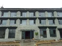 Zhaxi Zhuomu Hotel Hotel in zona Daocheng Adin