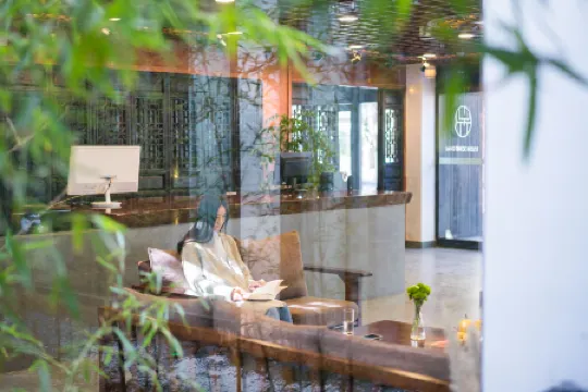 Gemmel Hotel (Lijiang Ancient City)