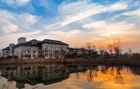 East Lack Bay Hotel Отели рядом с достопримечательностью «Dangshan Ancient City»