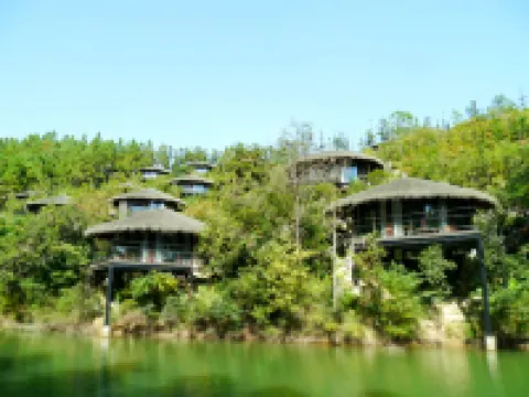 naked Stables Resort Hoteles en Deqing