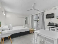 Camden Motor Inn Hotels in Mermaid Beach