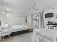 Camden Motor Inn فنادق في Robina
