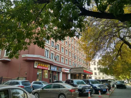 Chengde Ze Yi Business Hotel Отели рядом с достопримечательностью «Tianxiadiyi Chenghuangmiao Sceneic Area»