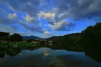 Hongcun Moxiang Huipai Landscape Art Boutique Homestay (Hongcun Scenic Area) - 2-Star