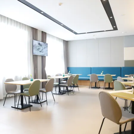 Homeinn Selected Hotel (Dongyang Hengdian Film City Qinwang Palace)