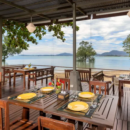 Baan Panwa Resort Отели рядом с достопримечательностью «Смотровая башня Khao-Khad»