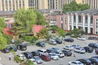 Mountain Villa Hotel - parkir