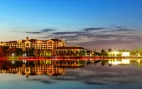 Phoenix Lake International Resort Hotel Hotels near Orient Shopping Centre Ltd. (Donggang Branch)