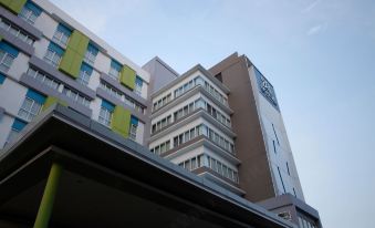BATIQA Hotel & Apartments Karawang