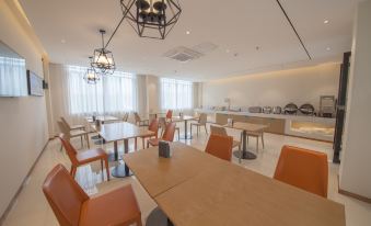 City Comfort Inn Hotel (Luchuan Wenquan Plaza Railway Station)