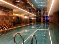 โรงแรมแกรนด์เจี้ยนหลง - ที่มีสระว่ายน้ำ