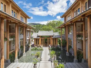 Arro Khampa by Zinc Journey Lijiang