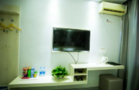 Super 8 Hotel (Bayaner Railway Station Victory)