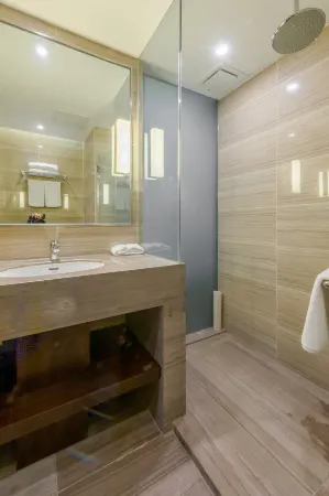 Days Hotel by Wyndham Wuhu Anqi Отели рядом с достопримечательностью «Wuhu University»