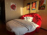 玉溪甜馨主题商务酒店 - 红色圆床房